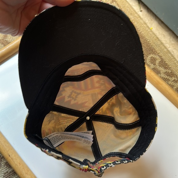 Aztec pattern hat - Picture 3 of 5